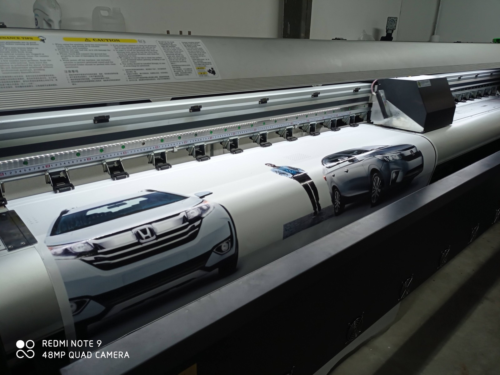 Impresión de vinil en gran formato para brandeo vehicular